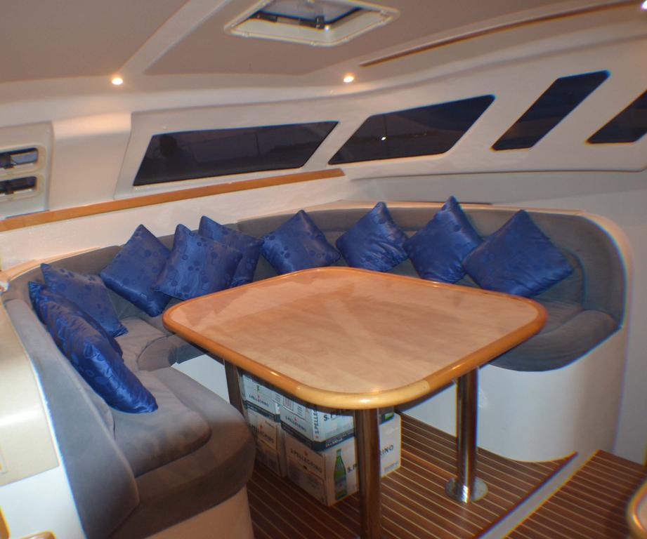Seahouse Maldives Topdeck Hotel Malé Eksteriør billede